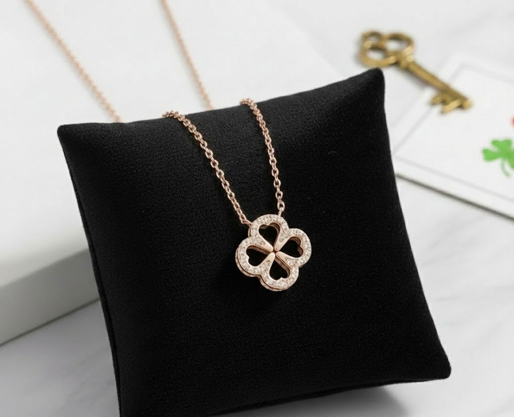 Collar Trébol Magnético 2 en 1 - Corazones de Acero y Zirconitas