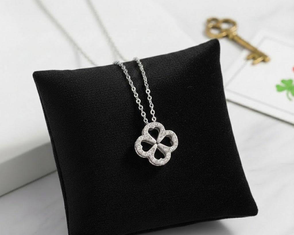 Collar Trébol Magnético 2 en 1 - Corazones de Acero y Zirconitas